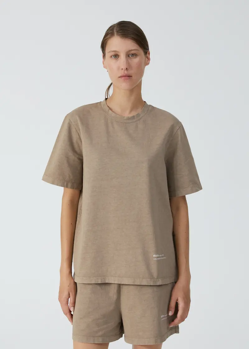 Avi Tee | Natural Earth
