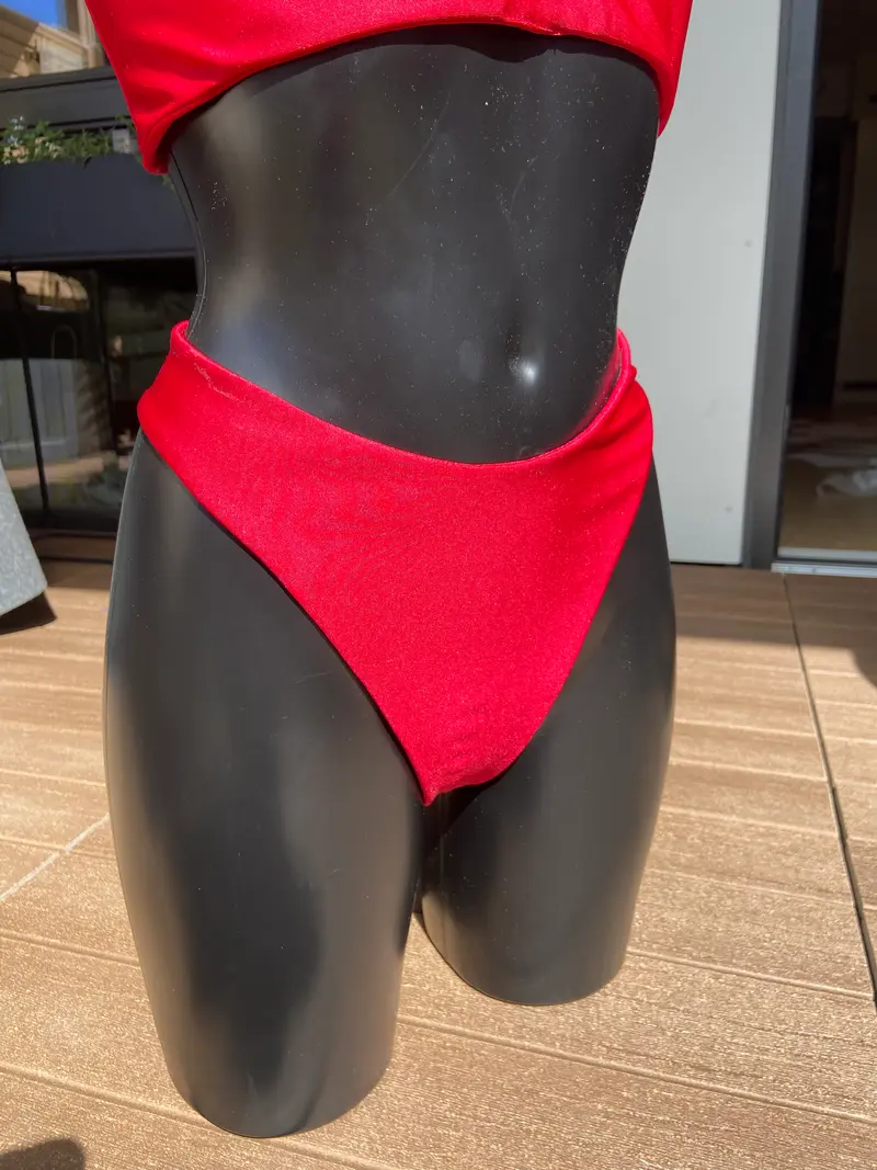 Eirins bikinitruse