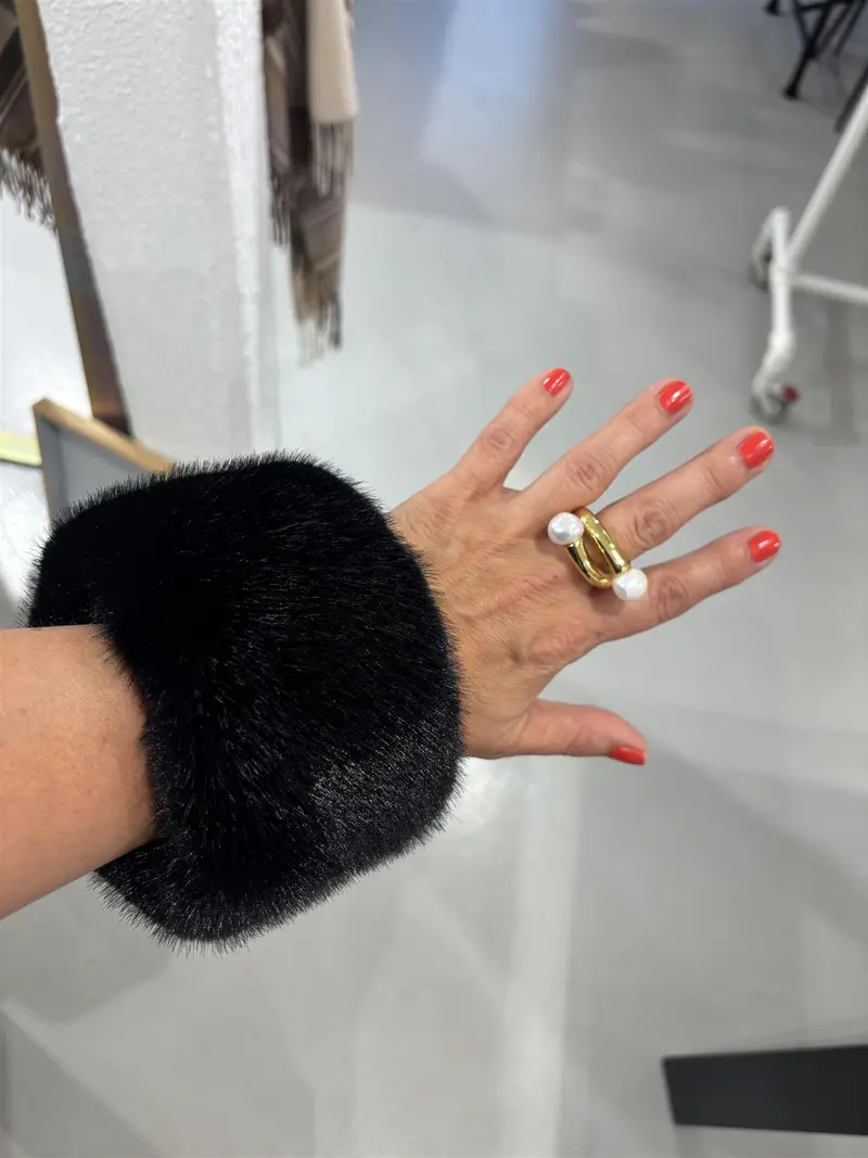 ENDLESS Wap Cuffs Black