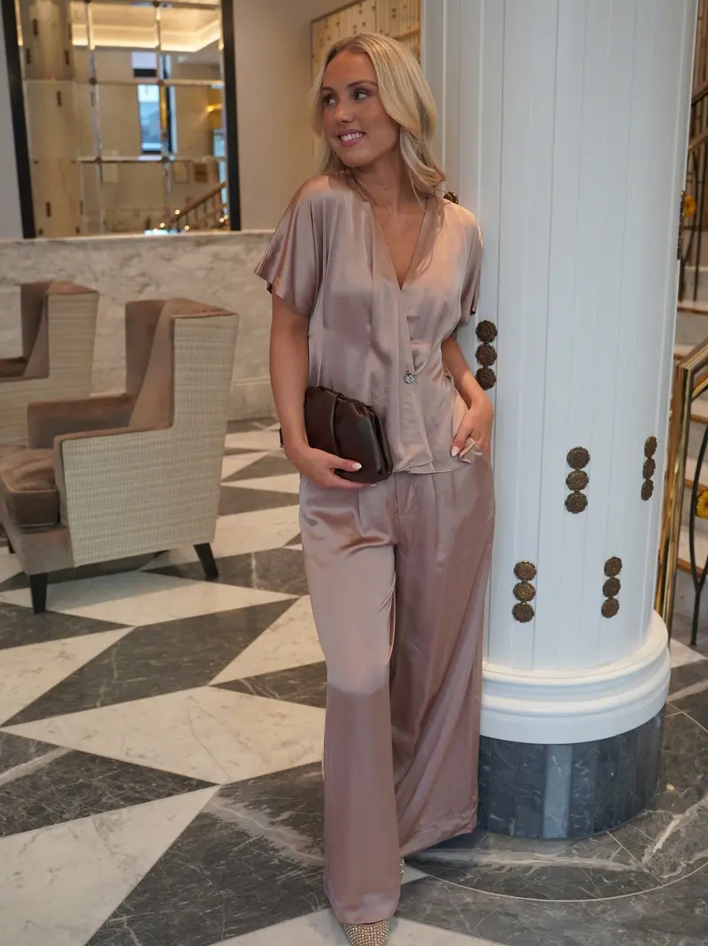 Sateen bluse - almond